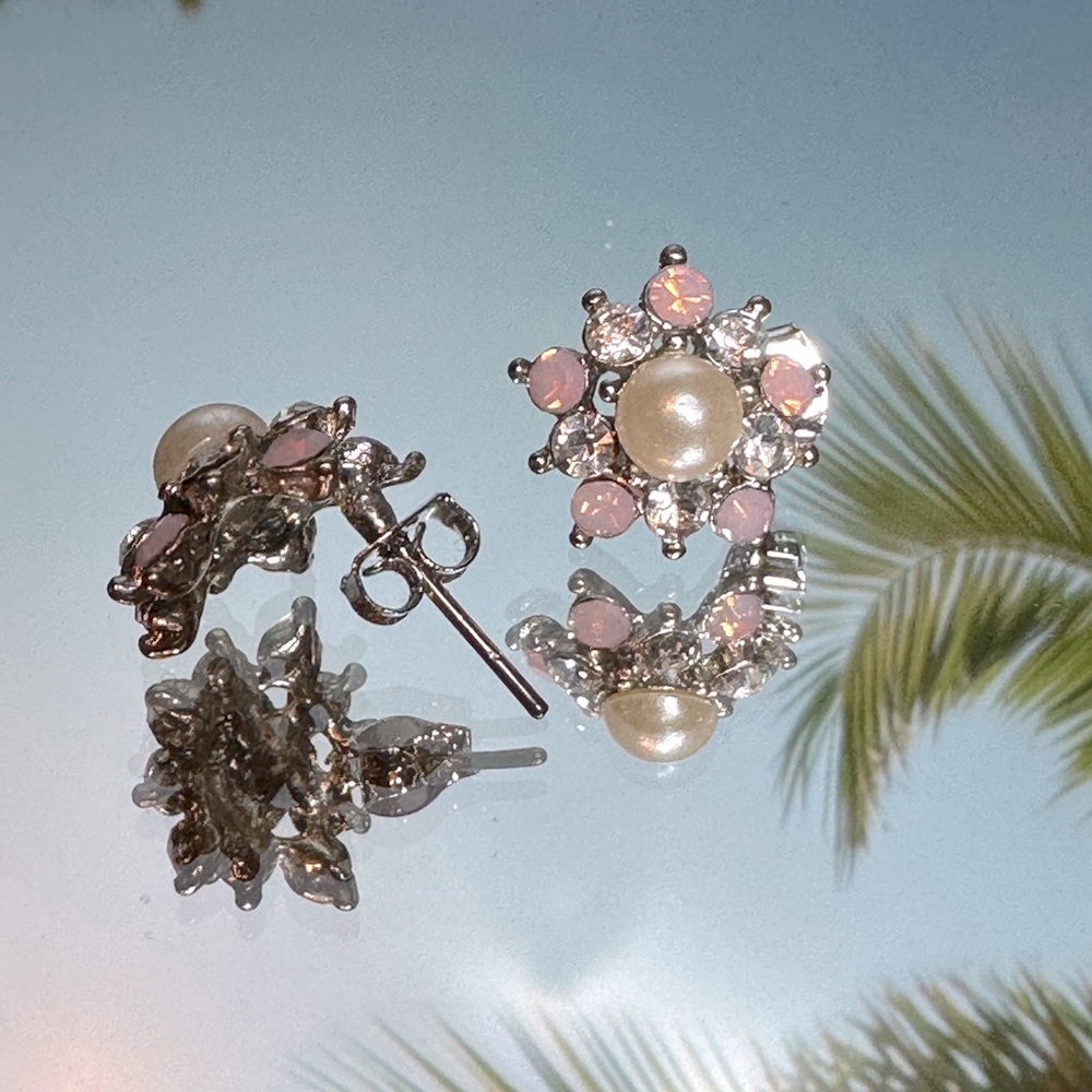 Flower Earring - Picture 3 of 3